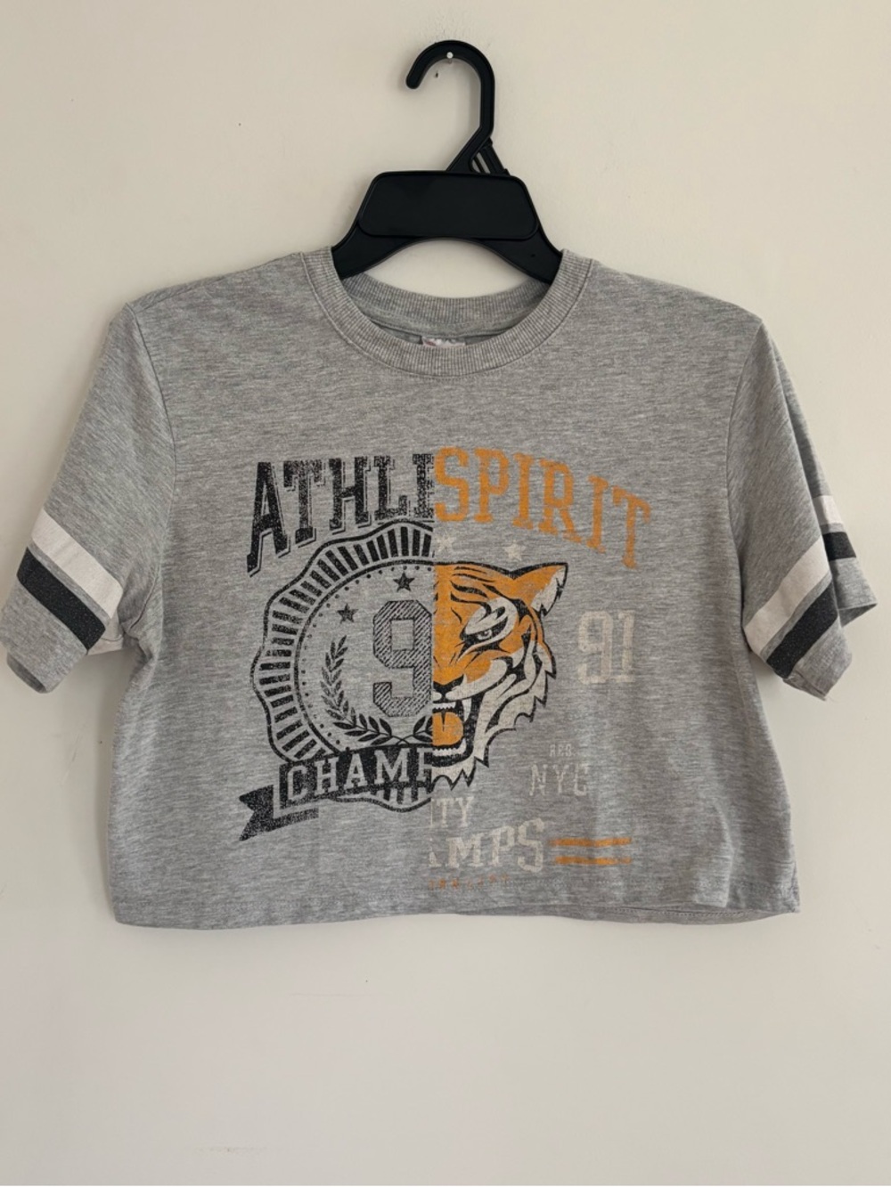 No Boundaries Gray & Orange Athletic Graphic Crop Tee Size S
